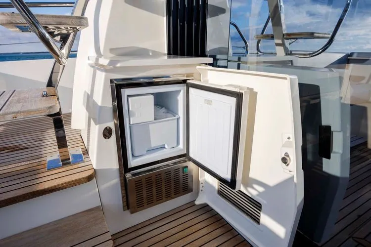 Slide: The Image of 2023 Prestige 520 - Image 12 - 12