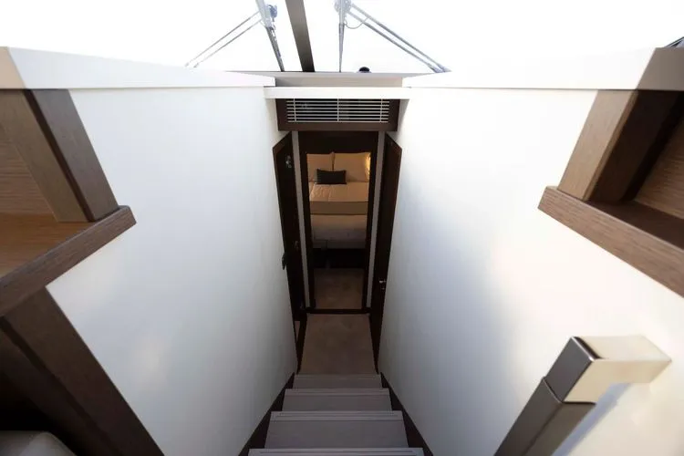 Slide: The Image of 2023 Prestige 520 - Image 37 - 37