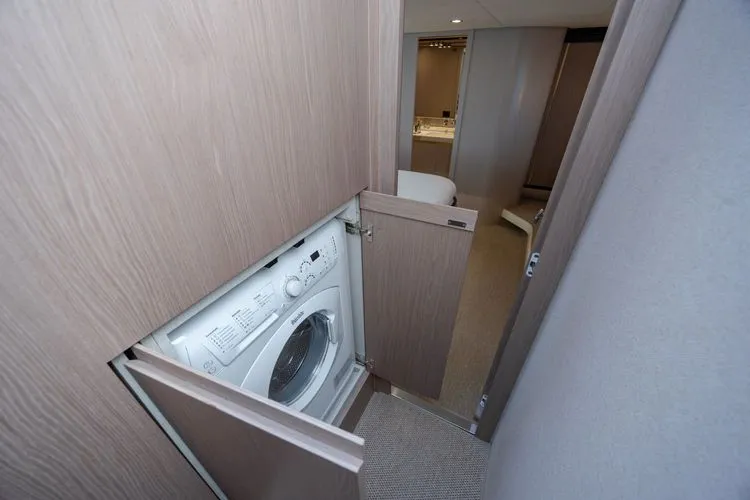 Slide: The Image of 2023 Azimut 60 - Image 47 - 47