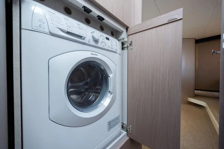 Slide: The Image of 2023 Azimut 60 - Image 48 - 48