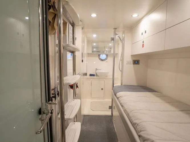 Slide: The Image of 2023 Riviera 6000 Sport Yacht Platinum - Image 39 - 39