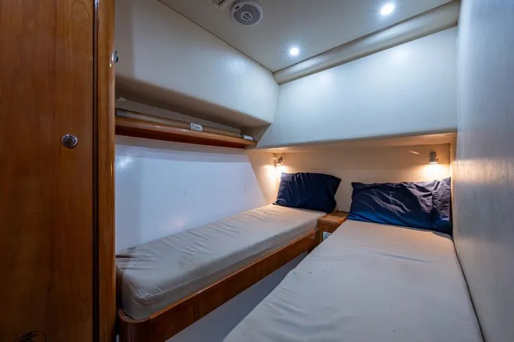 Slide: The Image of 2001 Bertram 390 - Image 32 - 32