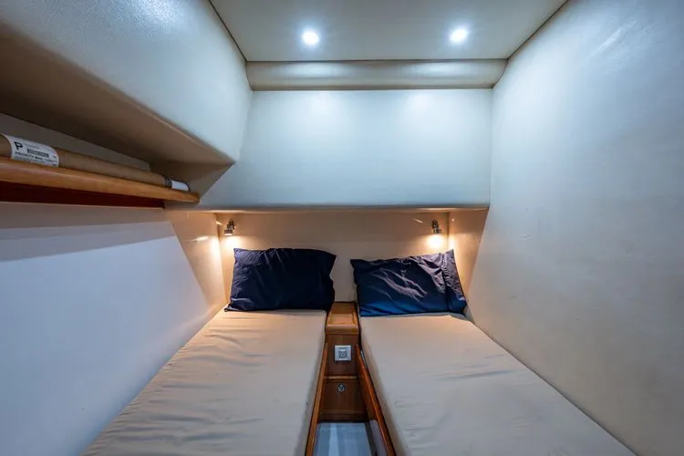 Slide: The Image of 2001 Bertram 390 - Image 33 - 33