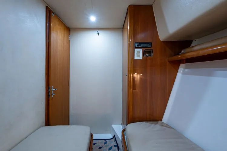 Slide: The Image of 2001 Bertram 390 - Image 34 - 34