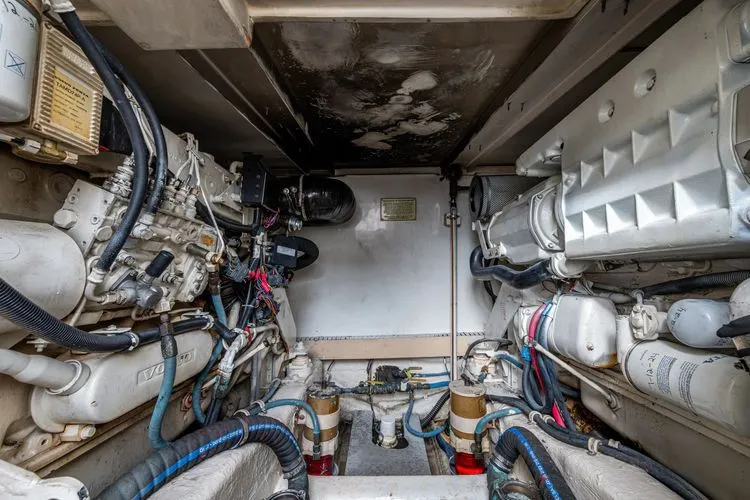 Slide: The Image of 2001 Bertram 390 - Image 39 - 39