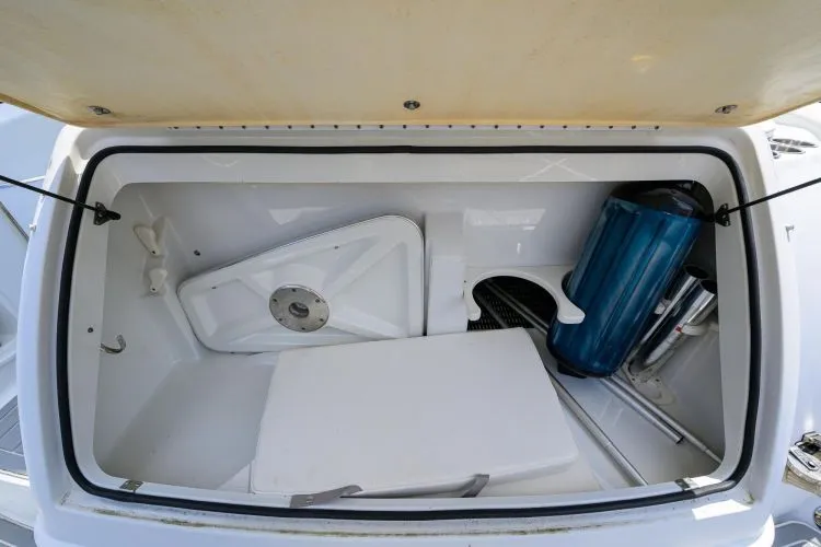 Slide: The Image of 2007 Formula 37 Performance Cruiser - Image 29 - 29