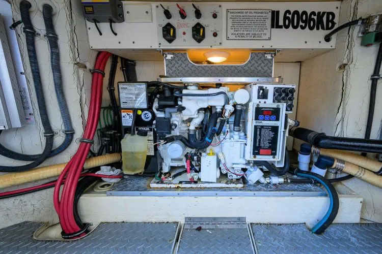 Slide: The Image of 2007 Formula 37 Performance Cruiser - Image 32 - 32