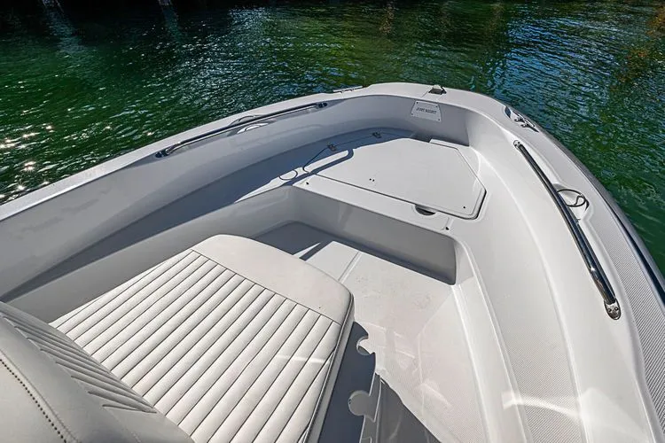 Slide: The Image of 2010 Boston Whaler 180 Dauntless - Image 16 - 16