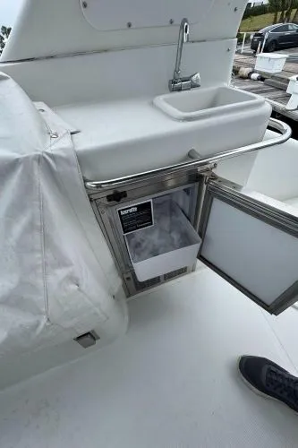 Slide: The Image of 2000 Carver 450 Voyager Pilothouse - Image 13 - 13