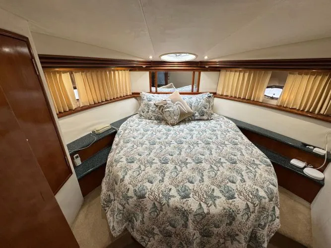 Slide: The Image of 2000 Carver 450 Voyager Pilothouse - Image 14 - 14