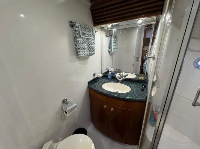 Slide: The Image of 2000 Carver 450 Voyager Pilothouse - Image 18 - 18