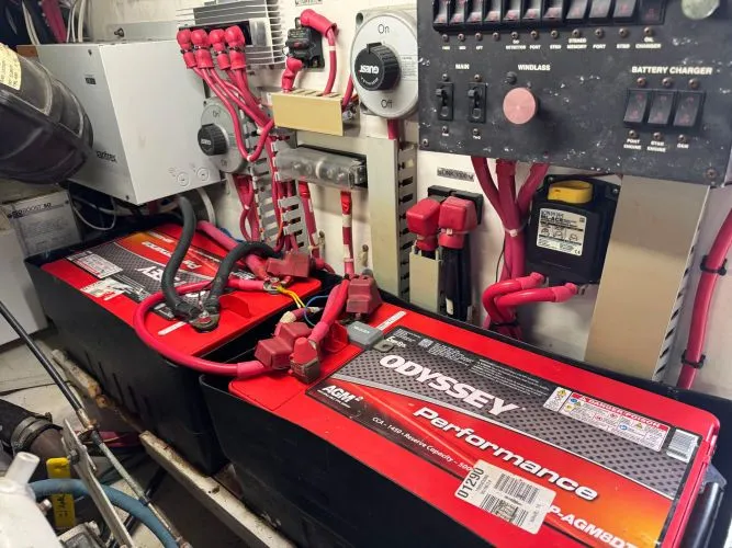 Slide: The Image of 2000 Carver 450 Voyager Pilothouse - Image 21 - 21