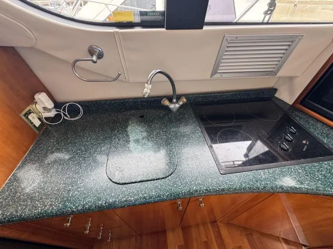 Slide: The Image of 2000 Carver 450 Voyager Pilothouse - Image 9 - 9