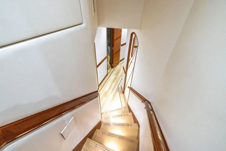 Slide: The Image of 2024 Hatteras Gt70 - Image 25 - 25