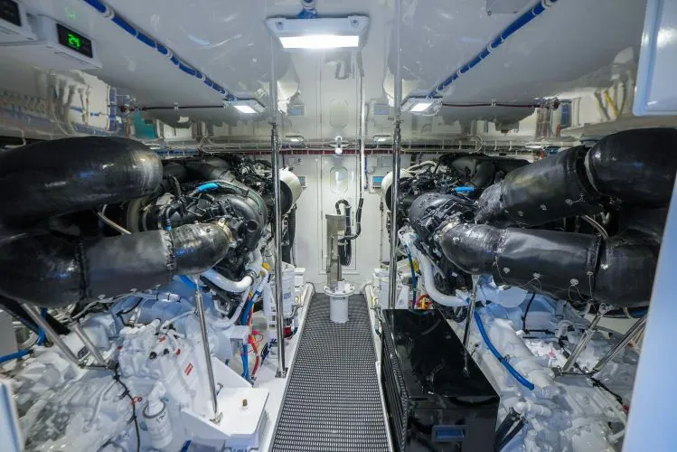 Slide: The Image of 2024 Hatteras Gt70 - Image 51 - 51