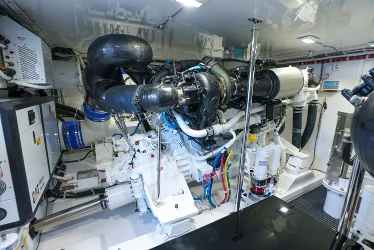 Slide: The Image of 2024 Hatteras Gt70 - Image 52 - 52