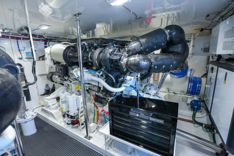 Slide: The Image of 2024 Hatteras Gt70 - Image 53 - 53