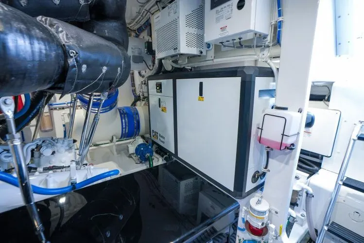 Slide: The Image of 2024 Hatteras Gt70 - Image 55 - 55