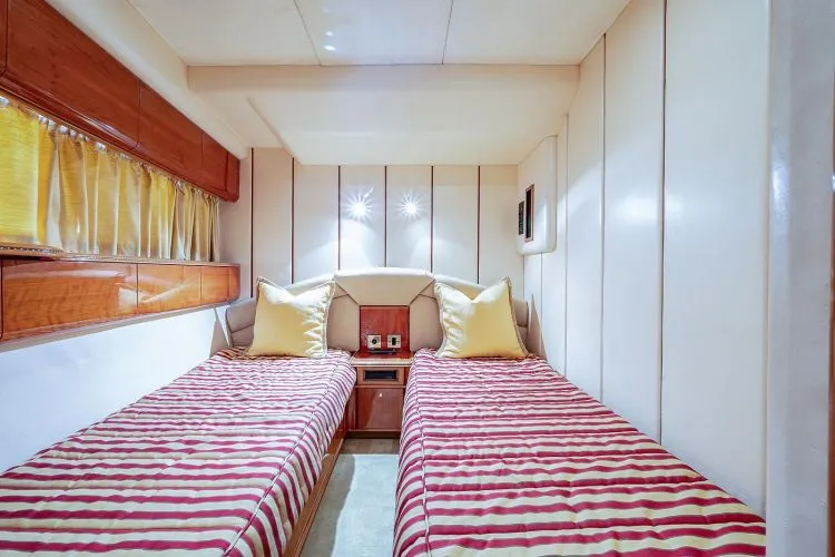 Slide: The Image of 2000 Viking Sport Cruisers - Image 35 - 35