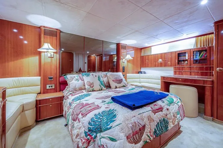 Slide: The Image of 2000 Viking Sport Cruisers - Image 46 - 46