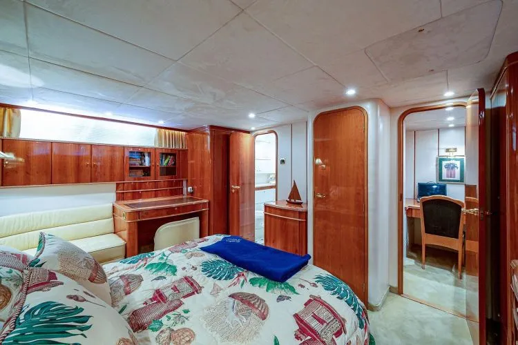 Slide: The Image of 2000 Viking Sport Cruisers - Image 48 - 48