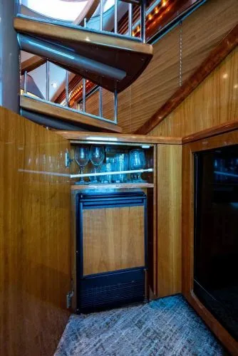 Slide: The Image of 2004 Hatteras Enclosed Bridge - Image 15 - 15