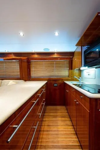 Slide: The Image of 2004 Hatteras Enclosed Bridge - Image 20 - 20