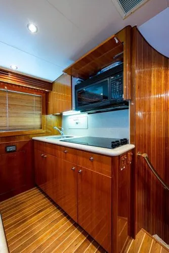 Slide: The Image of 2004 Hatteras Enclosed Bridge - Image 22 - 22