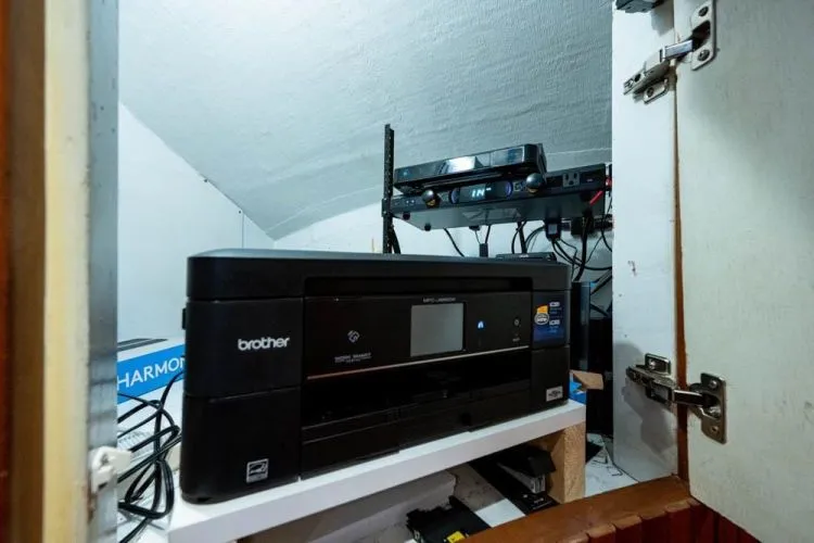 Slide: The Image of 2004 Hatteras Enclosed Bridge - Image 23 - 23