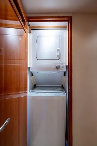 Slide: The Image of 2004 Hatteras Enclosed Bridge - Image 24 - 24