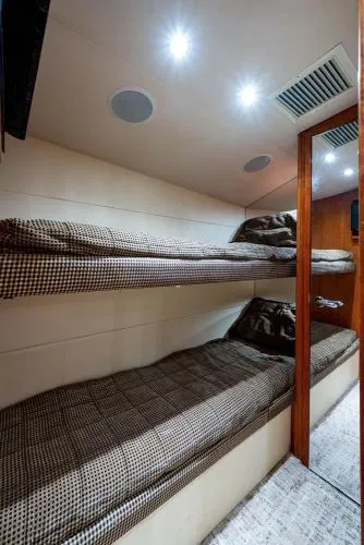 Slide: The Image of 2004 Hatteras Enclosed Bridge - Image 33 - 33