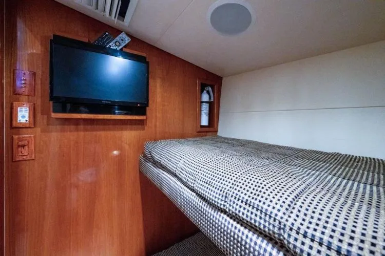 Slide: The Image of 2004 Hatteras Enclosed Bridge - Image 34 - 34