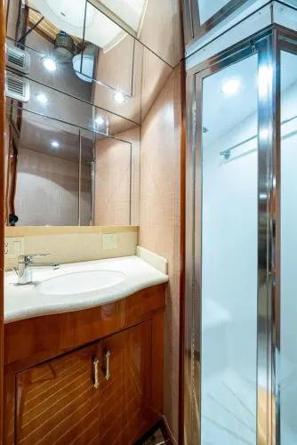 Slide: The Image of 2004 Hatteras Enclosed Bridge - Image 44 - 44