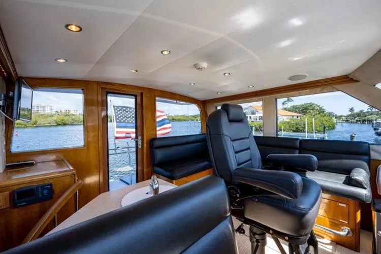 Slide: The Image of 2004 Hatteras Enclosed Bridge - Image 50 - 50