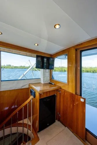 Slide: The Image of 2004 Hatteras Enclosed Bridge - Image 54 - 54