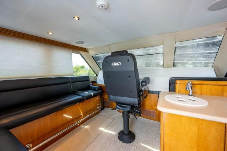 Slide: The Image of 2004 Hatteras Enclosed Bridge - Image 55 - 55