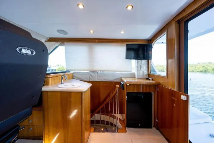 Slide: The Image of 2004 Hatteras Enclosed Bridge - Image 57 - 57