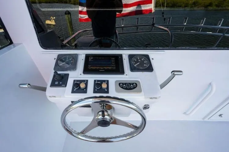 Slide: The Image of 2004 Hatteras Enclosed Bridge - Image 61 - 61