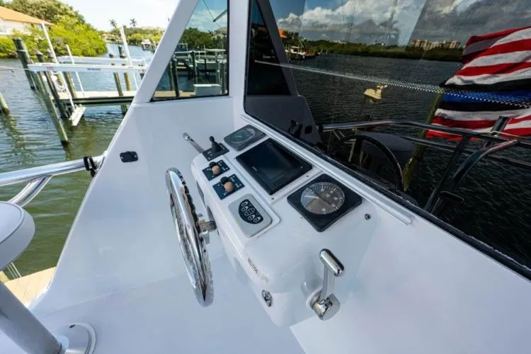 Slide: The Image of 2004 Hatteras Enclosed Bridge - Image 62 - 62