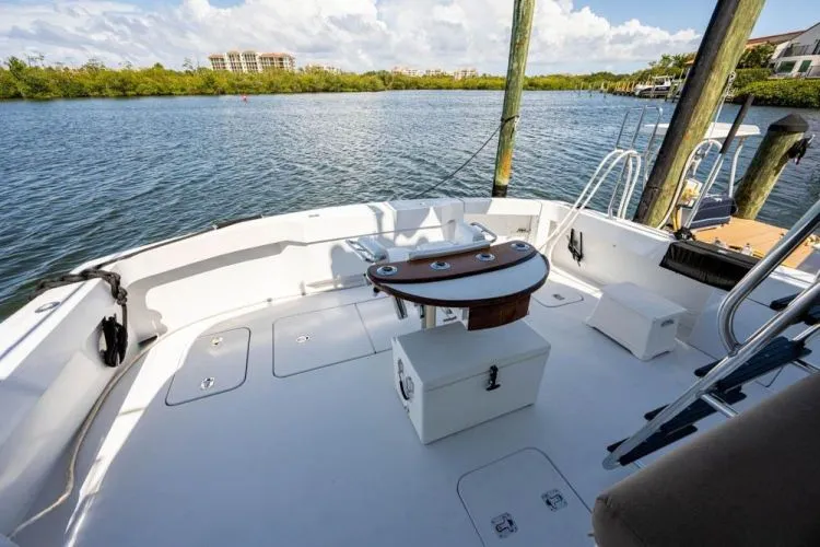 Slide: The Image of 2004 Hatteras Enclosed Bridge - Image 64 - 64