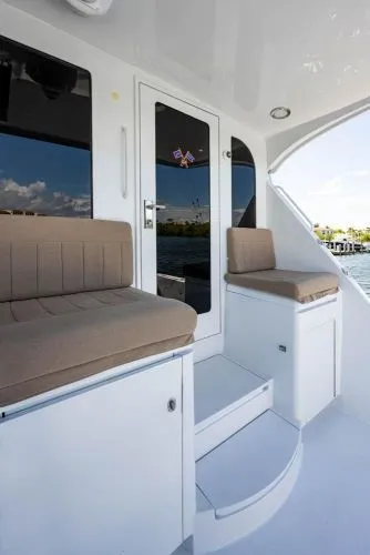 Slide: The Image of 2004 Hatteras Enclosed Bridge - Image 71 - 71