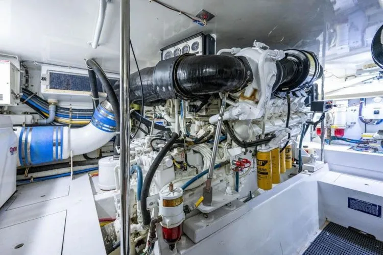 Slide: The Image of 2004 Hatteras Enclosed Bridge - Image 79 - 79