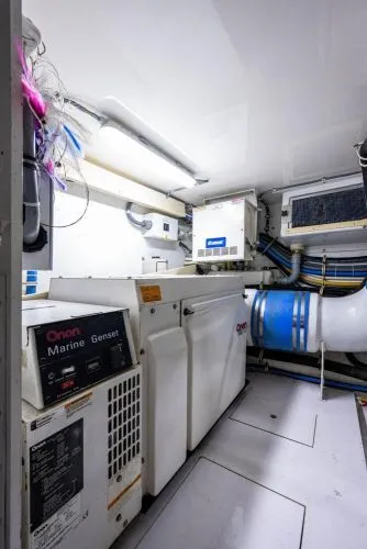 Slide: The Image of 2004 Hatteras Enclosed Bridge - Image 80 - 80