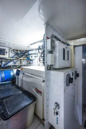 Slide: The Image of 2004 Hatteras Enclosed Bridge - Image 81 - 81