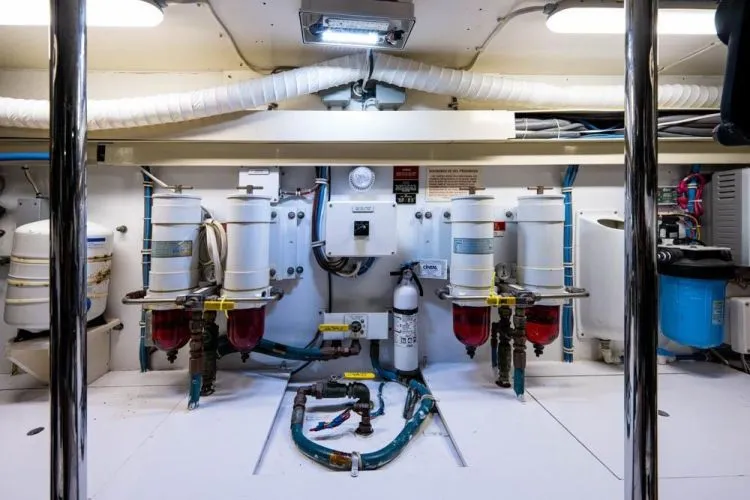 Slide: The Image of 2004 Hatteras Enclosed Bridge - Image 83 - 83