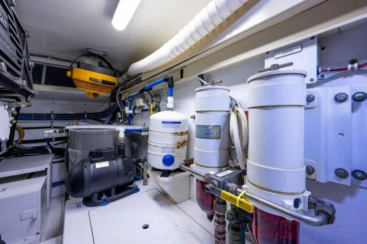 Slide: The Image of 2004 Hatteras Enclosed Bridge - Image 84 - 84