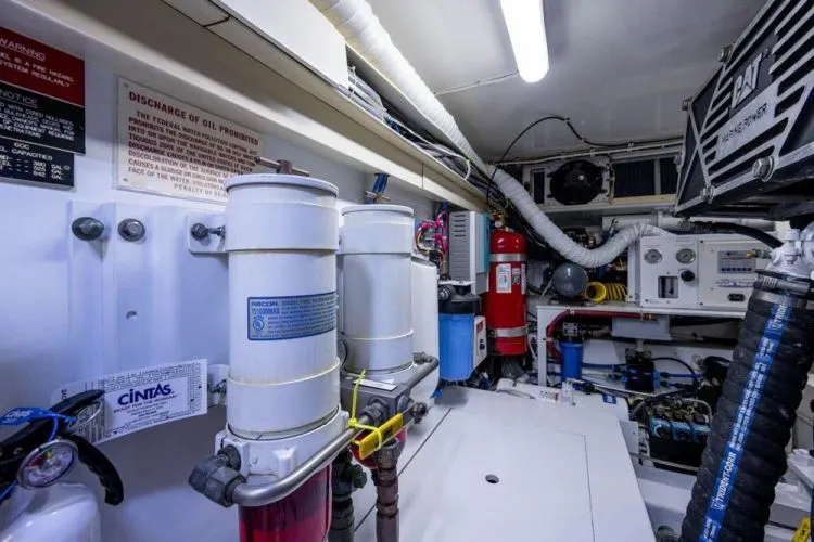 Slide: The Image of 2004 Hatteras Enclosed Bridge - Image 85 - 85