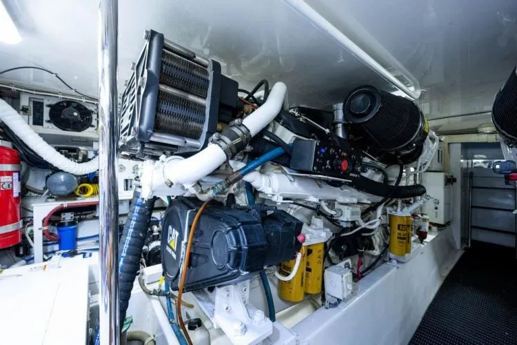 Slide: The Image of 2004 Hatteras Enclosed Bridge - Image 86 - 86