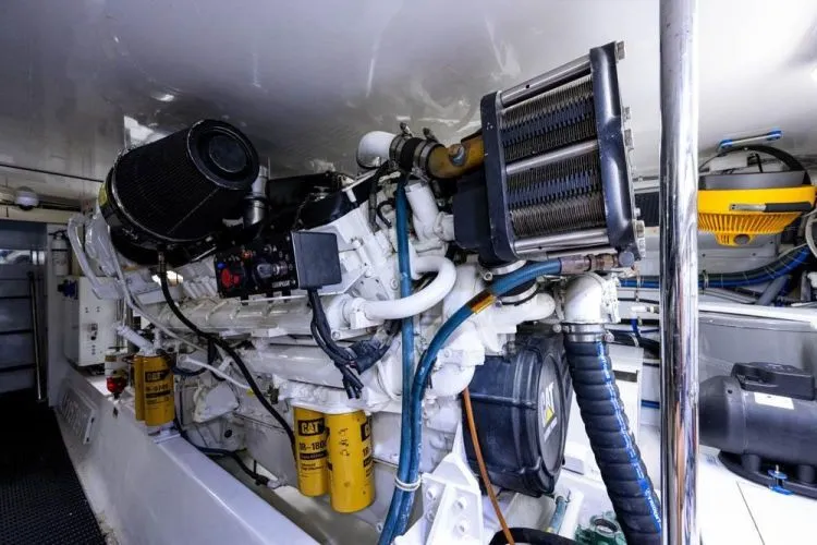 Slide: The Image of 2004 Hatteras Enclosed Bridge - Image 87 - 87