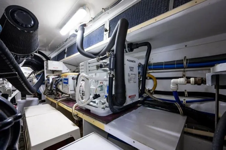 Slide: The Image of 2004 Hatteras Enclosed Bridge - Image 88 - 88